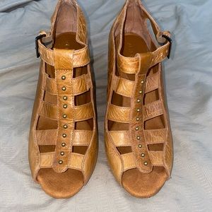 Aerosoles tan heels, size 8 1/2